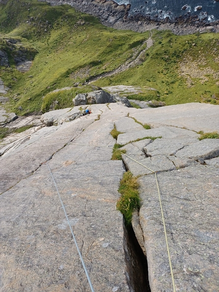 Lofoten, rock climbing, Moskensøya, Storskiva, Ørneeggen, Juho Knuuttila, Misha Mishin - Grassy cracks on Ørneeggen on the island of Moskensøya, Lofoten, Norway