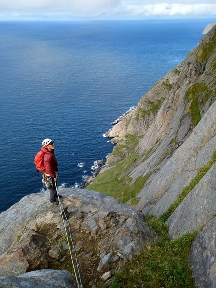 Lofoten, rock climbing, Moskensøya, Storskiva, Ørneeggen, Juho Knuuttila, Misha Mishin - Juho Knuuttila at the edge of the world: while making the first ascent of Ørneeggen on the island of Moskensøya, Lofoten, August 2021