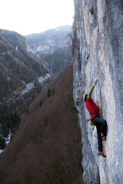 Eroi Fragili - Manolo su Eroi fragili 30m 8c, Val Noana, Pale di San Martino