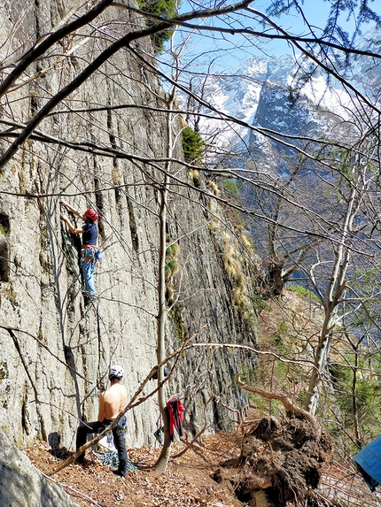 Val di Mello, arrampicata, Viaggio nell’iperspazio, Scoglio della Metamorfosi, Caterina Bassi, Stefano Libera, Martino Quintavalla - Viaggio nell’iperspazio allo Scoglio della Metamorfosi in Val di Mello: 