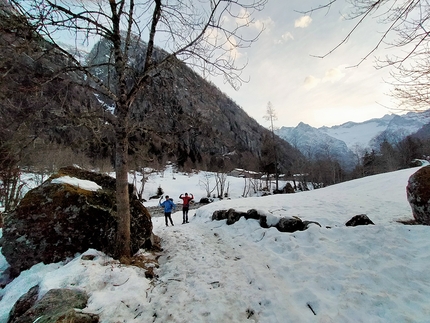 Val di Mello, arrampicata, Viaggio nell’iperspazio, Scoglio della Metamorfosi, Caterina Bassi, Stefano Libera, Martino Quintavalla - Val di Mello in veste invernale