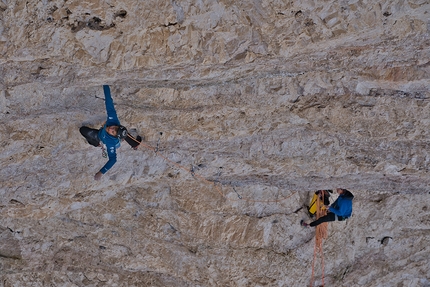 Siebe Vanhee, Project Fear, Cima Ovest di Lavaredo, Dolomites - Siebe Vanhee climbing Project Fear, Cima Ovest di Lavaredo, Dolomites