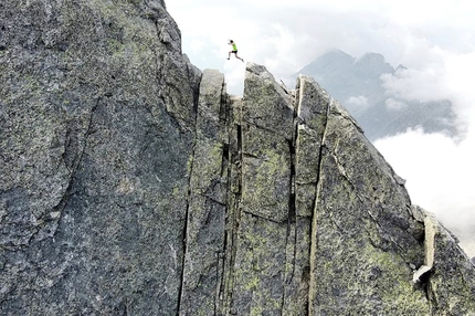 Filip Babicz climbs Pizzo Badile North Ridge in 43 minutes