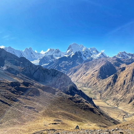 Nicolò Guarrera, Pieroad, Un giro del mondo a piedi - Nicolò Guarrera, un giro del mondo a piedi: Scorcio lato nord della catena Huayhuash