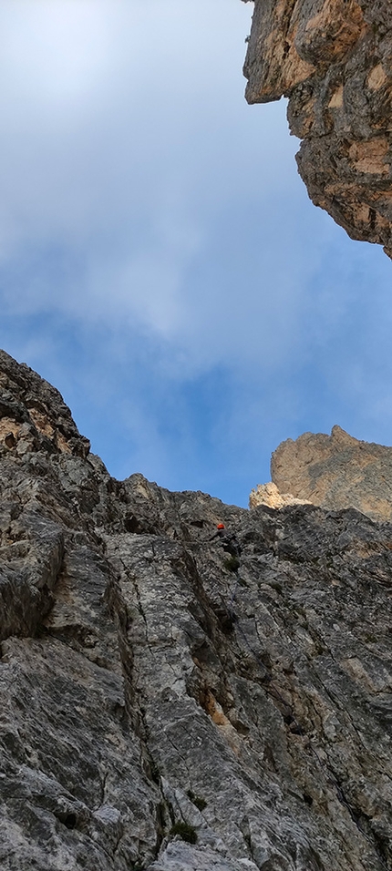 Via Angela, Campanile Gardeccia, Catinaccio, Dolomiti, Marco Bozzetta, Giovanni Andriani - Via Angela al Campanile Gardeccia (Catinaccio, Dolomiti) di Giovanni Andriani e Marco Bozzetta