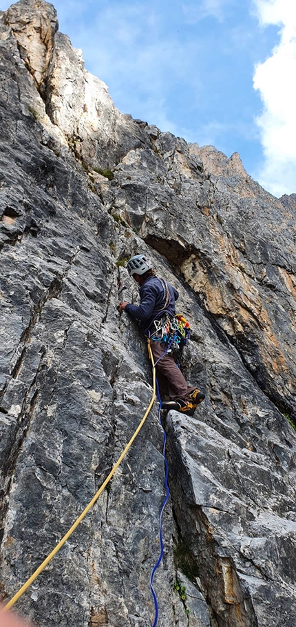 Via Angela, Campanile Gardeccia, Catinaccio, Dolomiti, Marco Bozzetta, Giovanni Andriani - Via Angela al Campanile Gardeccia (Catinaccio, Dolomiti) di Giovanni Andriani e Marco Bozzetta