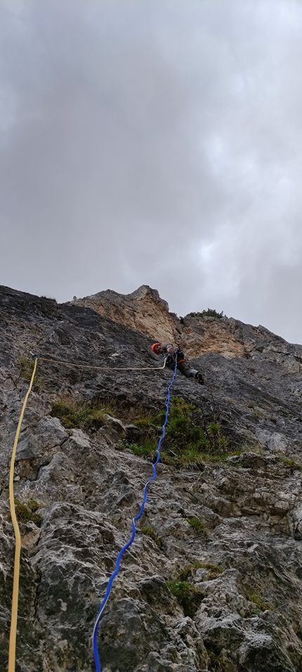 Via Angela, Campanile Gardeccia, Catinaccio, Dolomiti, Marco Bozzetta, Giovanni Andriani - Via Angela al Campanile Gardeccia (Catinaccio, Dolomiti) di Giovanni Andriani e Marco Bozzetta