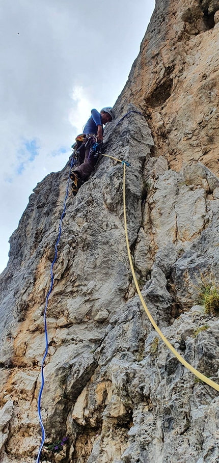 Via Angela, Campanile Gardeccia, Catinaccio, Dolomiti, Marco Bozzetta, Giovanni Andriani - Via Angela al Campanile Gardeccia (Catinaccio, Dolomiti) di Giovanni Andriani e Marco Bozzetta