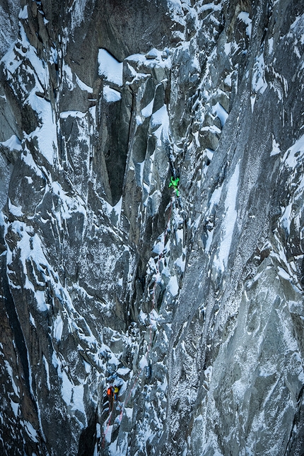 Petit Dru, Simon Gietl, Roger Schäli, North6 - Simon Gietl battling against the spindrift on the north face of Petit Dru