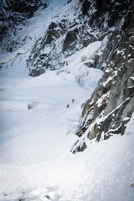 Petit Dru, Simon Gietl, Roger Schäli, North6 - Simon Gietl and Roger Schäli heading to the base of the Petit Dru