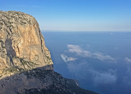 40 on the Rock, Punta Argennas, Sardegna, Rolando Larcher - Punta Giradili, Sardegna