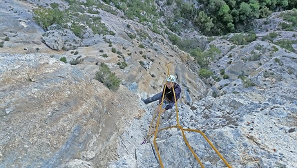 40 on the Rock, Punta Argennas, Sardegna, Rolando Larcher - Herman Zanetti sul 7° tiro di '40 on the Rock', Punta Argennas, Sardegna