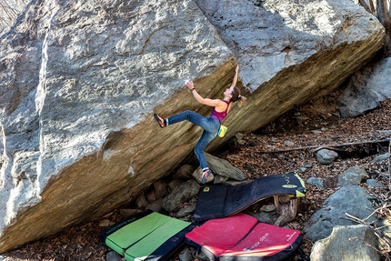 Bouldering in Valle Orco, Pont Canavese - Alice Bracco climbing 'Big Chris' at Pont Canavese in Valle Orco