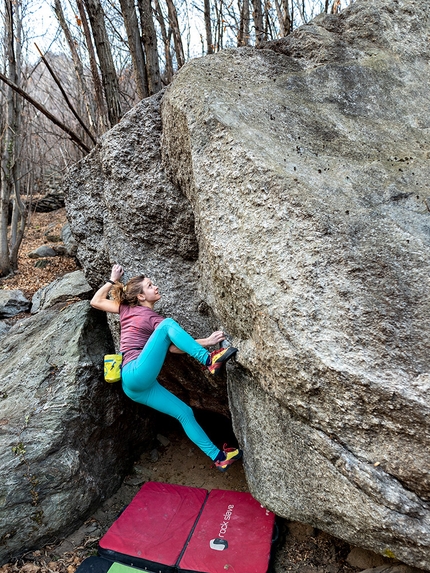 Bouldering in Valle Orco, Pont Canavese - Alice Bracco climbing 'Metamorfosi' at Pont Canavese in Valle Orco