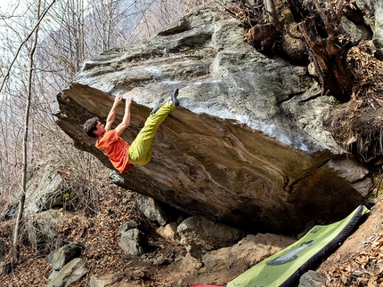 Bouldering in Valle Orco, Pont Canavese - Emanuel Bracco climbing 'Fedeli alla riga' at Pont Canavese in Valle Orco