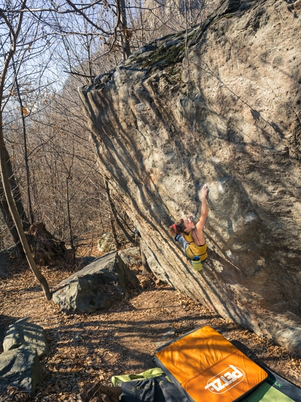 Bouldering in Valle Orco, Pont Canavese - Alice Bracco on 'Immacolata concezione' at Pont Canavese in Valle Orco