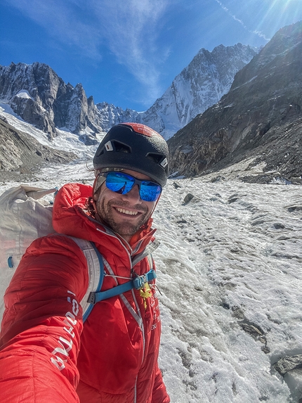 Grandes Jorasses, Simon Gietl, Roger Schäli, North6 - Roger Schäli vicino al Refuge de Leschaux