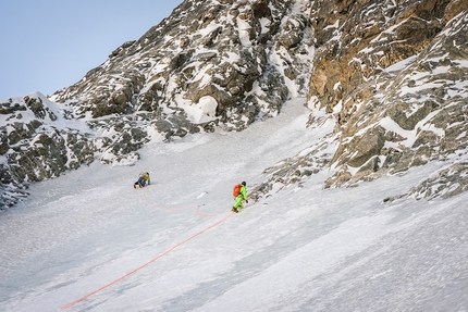 Grandes Jorasses, Simon Gietl, Roger Schäli, North6 - Simon Gietl and Roger Schäli climbing the Linceul route on the Grandes Jorasses