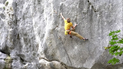 Watch Alex Megos flashing the 9a Intermezzo XY gelöst in Austria