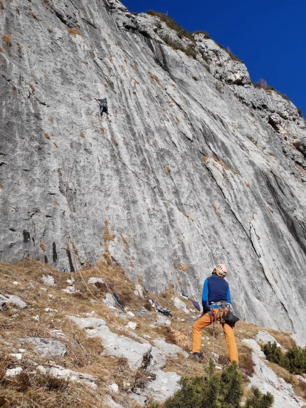 Parete di Ferro, Lastia di Framont, Gruppo della Moiazza, Dolomiti - Sul primo tiro di La Sorpresa alla Parete di Ferro, Lastia di Framont (Moiazza, Dolomiti)