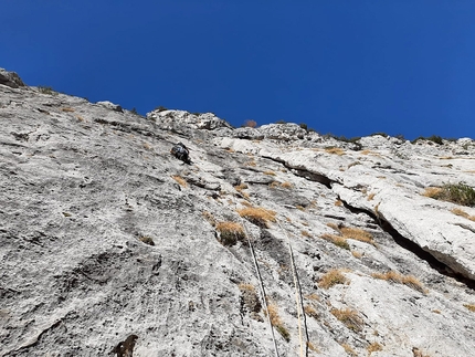 Parete di Ferro, Lastia di Framont, Gruppo della Moiazza, Dolomiti - Sulla Del Din - Pellegrini alla Parete di Ferro, Lastia di Framont (Moiazza, Dolomiti)