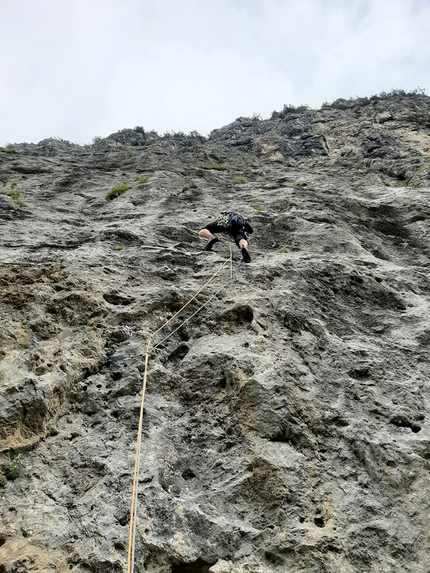 Parete di Ferro, Lastia di Framont, Gruppo della Moiazza, Dolomiti - Sul primo tiro della via Del Din - Dell'Antone alla Parete di Ferro, Lastia di Framont (Moiazza, Dolomiti)