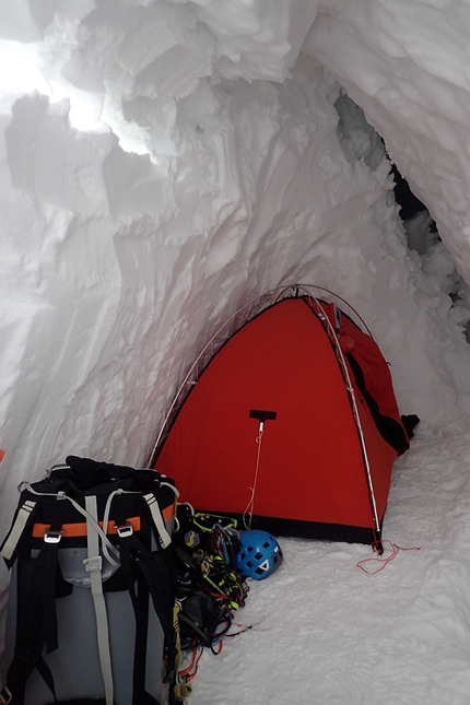 Voennikh Topografov, Tien Shan, Dmitry Golovchenko, Sergei Nilov, Dmitry Grigoryev - Voennikh Topografov South Face (Dmitry Golovchenko, Sergei Nilov, Dmitry Grigoryev)