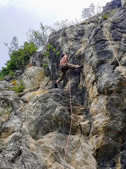 Falesia del Caimano, Valtellina, Cristian Candiotto - La Falesia del Caimano in Valtellina