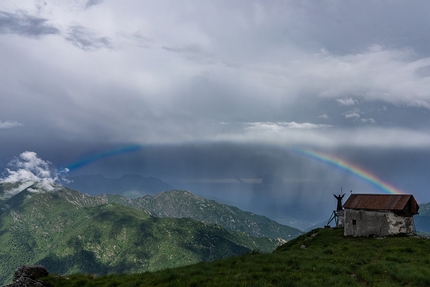 Elisa Cortelazzo - Bello ripararsi da temporale in bivacco, ancora meglio uscire e scoprire un enorme arcobaleno!