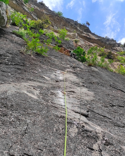 Lucifero, Costa dell’Anglone, Valle del Sarca, Matteo Rivadossi, Simone Monecchi, Silvio Fieschi - Matteo Rivadossi in apertura su L5 di Lucifero al Costa dell’Anglone in Valle del Sarca