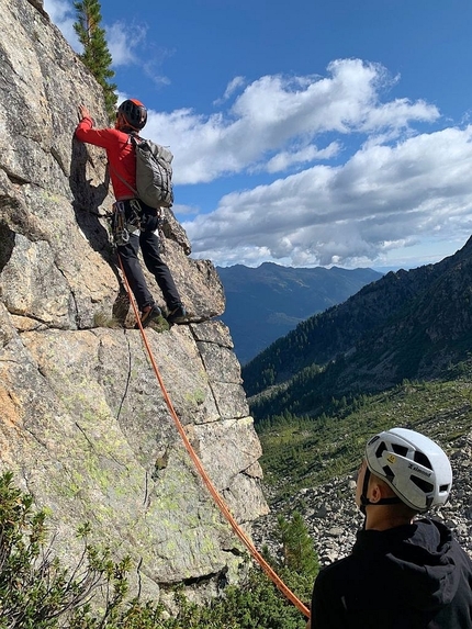 Cima del Pradać, Valle di Barco, Val di Sole, Gianni Trepin - Gianni Trepin sui primi metri di Bepi Gang, Spallone Est della Cima del Pradać, Valle di Barco (Val di Sole)