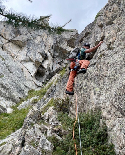 Cima del Pradać, Valle di Barco, Val di Sole, Gianni Trepin - Gianni Trepin sul quarto tiro della Via Tonji Special, Spallone est della Cresta del Pradac (Valle di Barco, Val di Sole)