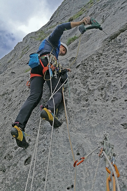 Bepino, Cima Uomo, Brenta Dolomites, Rolando Larcher, Michele Cagol - Michele Cagol establishing pitch 3 of Bepino on Cima Uomo (Brenta Dolomites)