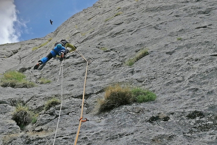 Bepino, Cima Uomo, Dolomiti di Brenta, Rolando Larcher, Michele Cagol - Rolando Larcher in apertura del 4° tiro di Bepino alla Cima Uomo (Dolomiti di Brenta)