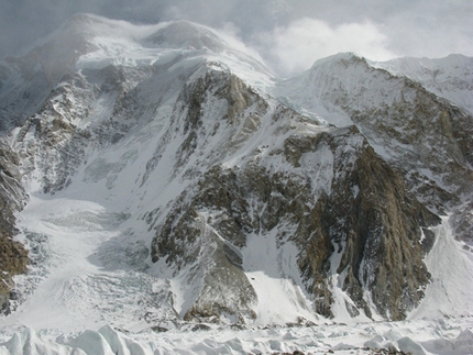 Rick Allen rescued by drone in descent off Broad Peak