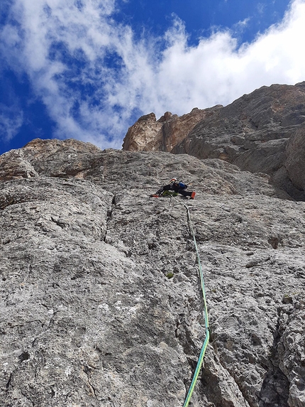 Sparalesto sul Monte La Banca (Marmolada, Dolomiti) di Susanna De Biasio e Davide Rovisi