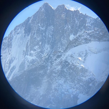 Grandes Jorasses, Colton Macintyre, Francesco Rigon, Edoardo Saccaro - Colton - Macintyre alle Grandes Jorasses: la parte alta della parete vista da Montenvers