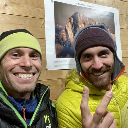 Grandes Jorasses, Colton Macintyre, Francesco Rigon, Edoardo Saccaro - Francesco Rigon ed Edoardo Saccaro al rifugio di Leschaux prima di salire la  Colton - Macintyre alle Grandes Jorasses