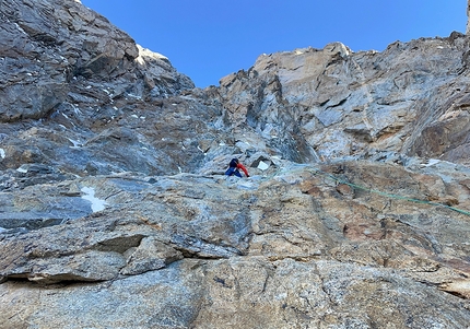 Grandes Jorasses, Colton Macintyre, Francesco Rigon, Edoardo Saccaro - Colton - Macintyre alle Grandes Jorasses: primo tiro nell’anfiteatro roccioso