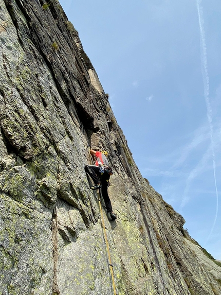 Ugo Angelino, Monte Mucrone, Alpi Biellesi, Enrico Rosso, Marco Rainone - Enrico Rosso sul primo tiro della via Angelino, Parete Piacenza, Monte Mucrone, Alpi Biellesi