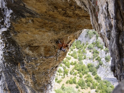 Sasha DiGiulian - Sasha DiGiulian climbing at Rodellar, Spain