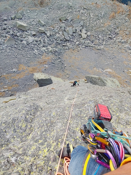 The Rooster Ridge, Val Gerola, Cima di Ponteranica, Cristian Candiotto, Mirko Basso - The Rooster Ridge    sull’Avancorpo Cima di Ponteranica Occidentale, Val Gerola (Cristian Candiotto, Mirko Basso 10/2021)