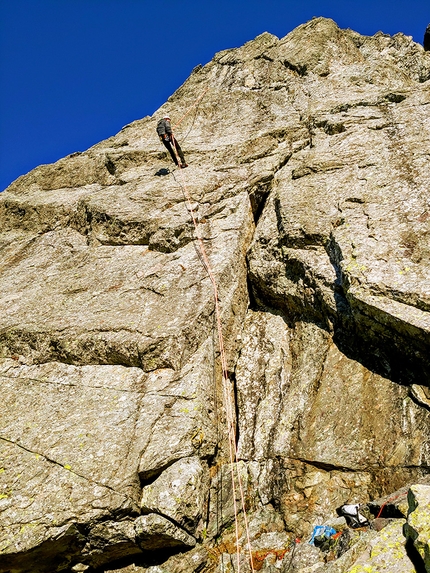 The Rooster Ridge, Val Gerola, Cima di Ponteranica, Cristian Candiotto, Mirko Basso - The Rooster Ridge    sull’Avancorpo Cima di Ponteranica Occidentale, Val Gerola (Cristian Candiotto, Mirko Basso 10/2021)