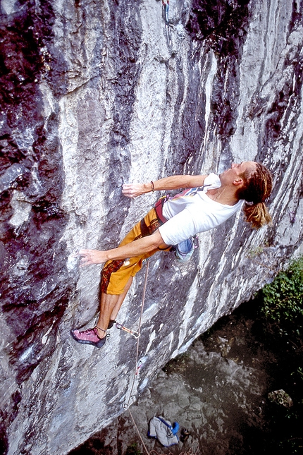 William Bosi, Mutation, Raven Tor - Steve McClure making the first ascent of Mutation at Raven Tor, UK, 14 October 1998