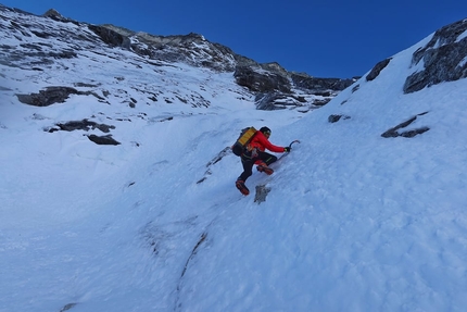 Chobutse, Tsoboje, Nepal, Nejc Marčič, Luka Stražar - Climbing the easy lower part of the NW Face of Tsoboje (Chobutse), Nepal (Nejc Marčič, Luka Stražar 28-30/10/2021)