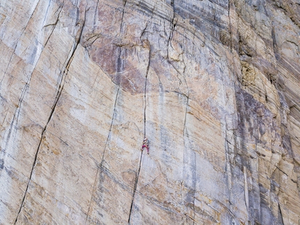 Greenland, Nicolas Favresse, Sean Villanueva O'Driscoll, Jean-Louis Wertz, Aleksej Jaruta - Nicolas Favresse making the first ascent of The wall of plank, Siren Tower, Kangertigtivatsiaq Fjord, Greenland (Nicolas Favresse, Aleksej Jaruta, Jean-Louis Wertz, Sean Villanueva, 2021)