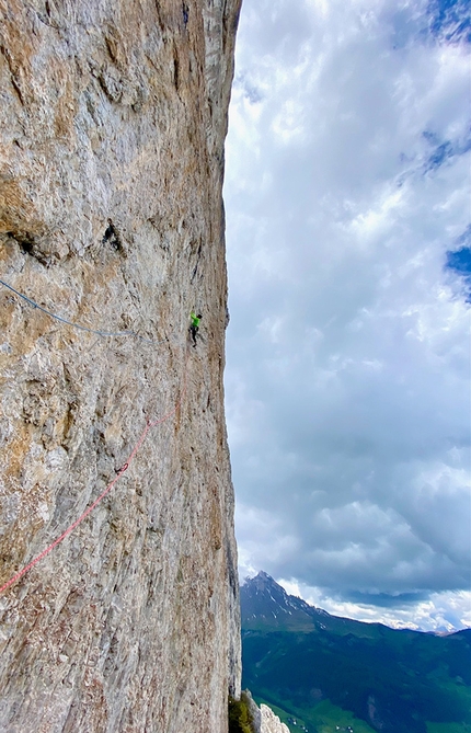 Gelber Ozean, Gardenacia, Dolomiti, Simon Gietl, Andrea Oberbacher - Simon Gietl apre Gelber Ozean, Gardenacia parete est, Dolomiti