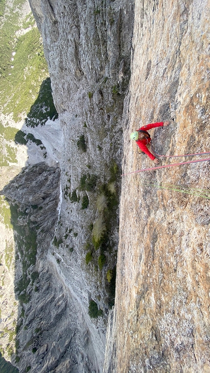 Gelber Ozean, Gardenacia, Dolomiti, Simon Gietl, Andrea Oberbacher - Andrea Oberbacher apre Gelber Ozean, Gardenacia parete est, Dolomiti