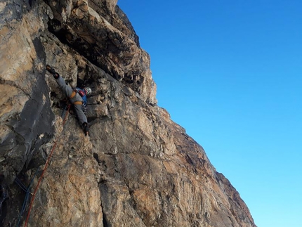 Via Serenella, Crozzet del Rifugio, Val d’Ambiez, Dolomiti di Brenta - Lo strapiombo che porta alla fessura, terzo tiro, di Via Serenella al Crozzet del Rifugio (Val d’Ambiez, Dolomiti di Brenta)