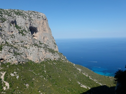 A piede libero, Punta Argennas, Sardegna, Alessandro Baù, Mirco Grasso - Durante l'apertura di A piede libero alla Punta Argennas in Sardegna (Alessandro Baù, Mirco Grasso06/2021)